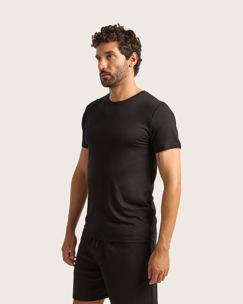 mid_B13000_BLK_MensCrewNeckT-Shirt_Black_side-full-crop-01.webp