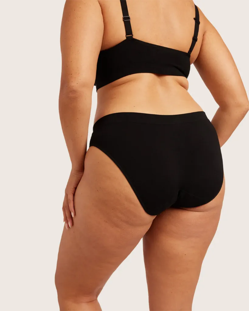 mid_B10960_BLK_PeriodandLeakProof-ClassicBikini-Light-Moderate_Black_5.webp